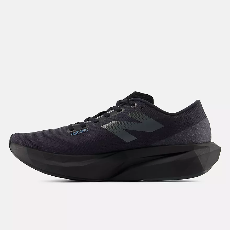 ニューバランス FuelCell SuperComp Trainer​ v4 New Balance M SuperComp Trainer v4 Black/Black